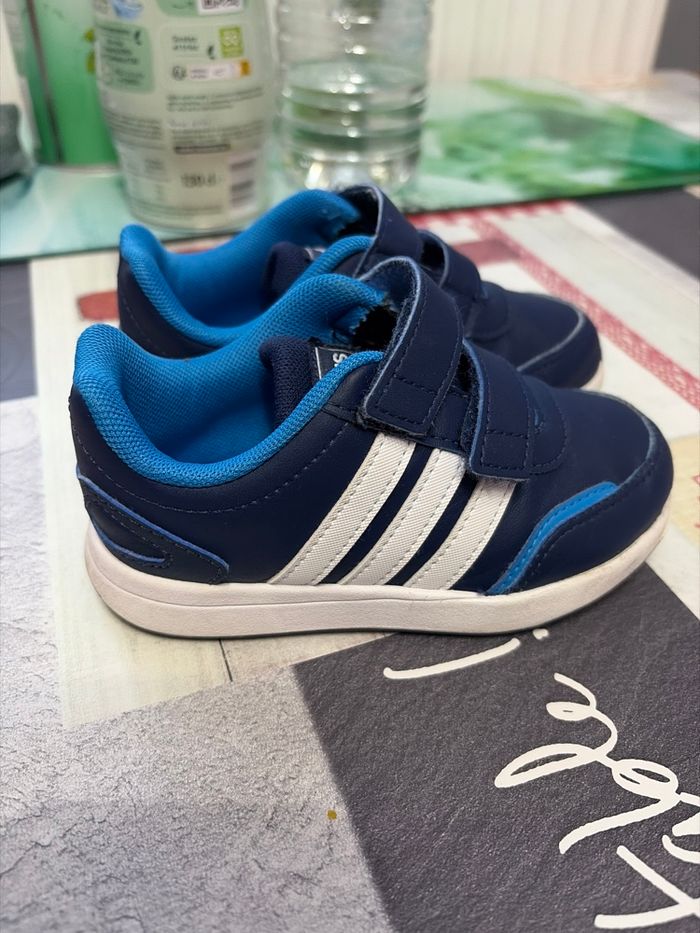 Basket adidas garçon à scratch taille 24 - photo numéro 2