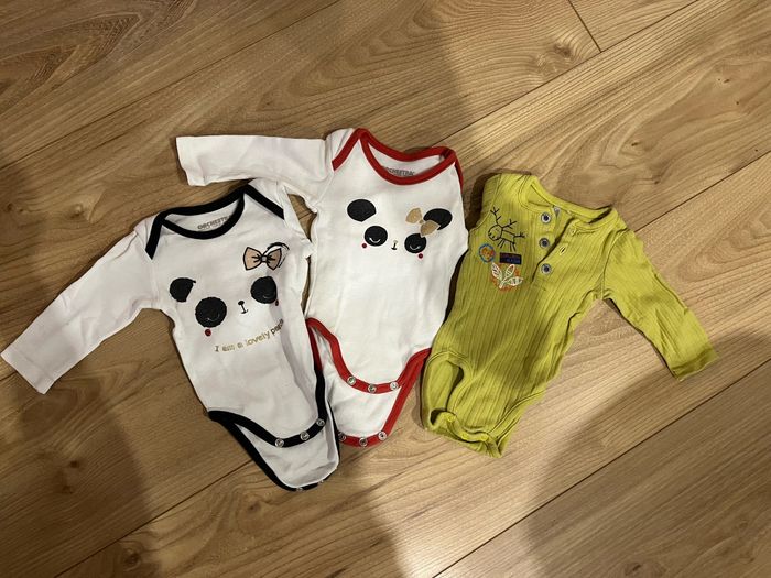 Lot bodys bébé