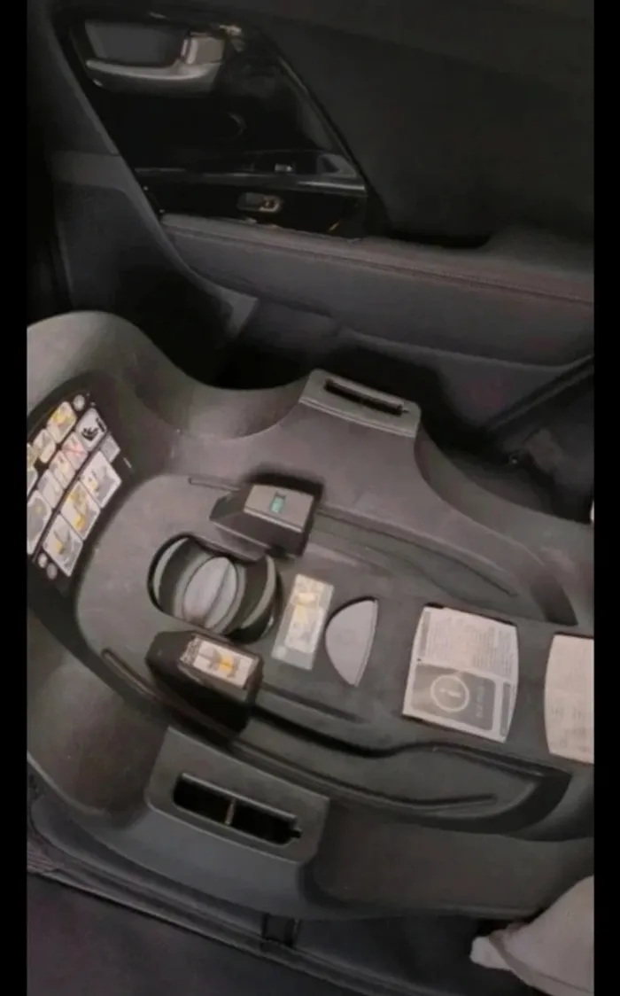 Poussette britax avec base ISOFIX pour voiture - photo numéro 8