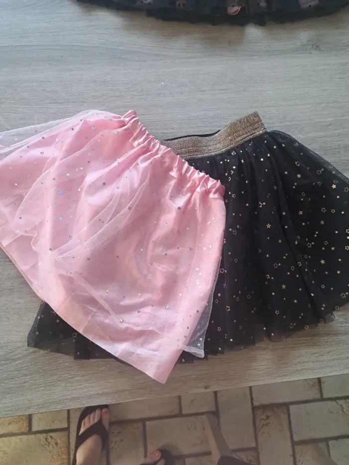 Lot de 2 jupes taille 4 ans