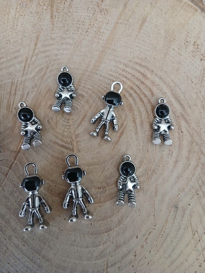 Lot de 7 pendentif cosmonaute