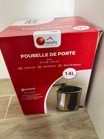 Poubelle neuve emballé 