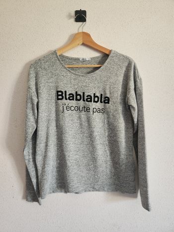 Pull fille 14 ans Gémo – gris chiné – message – très bon état