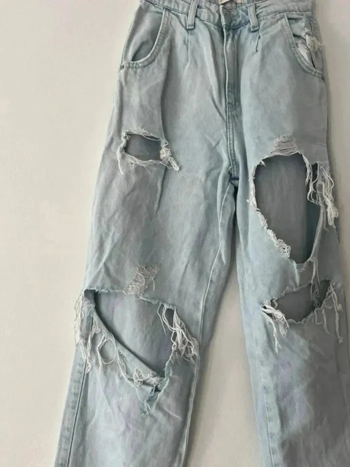 Jeans troué - Taille 32 - photo numéro 3