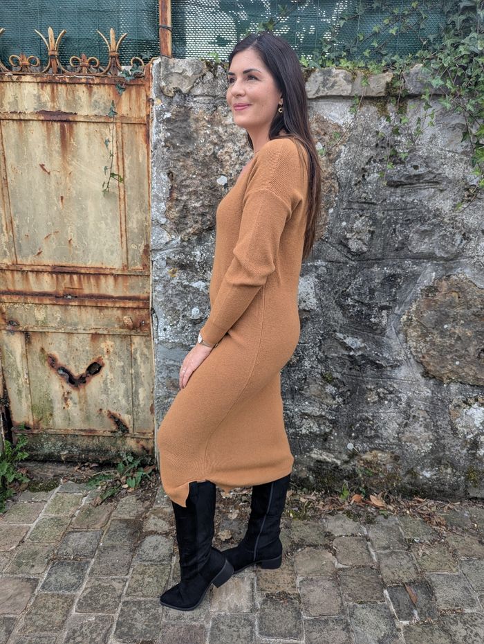 Robe pull Lyon camel col en V
Taille unique - photo numéro 3