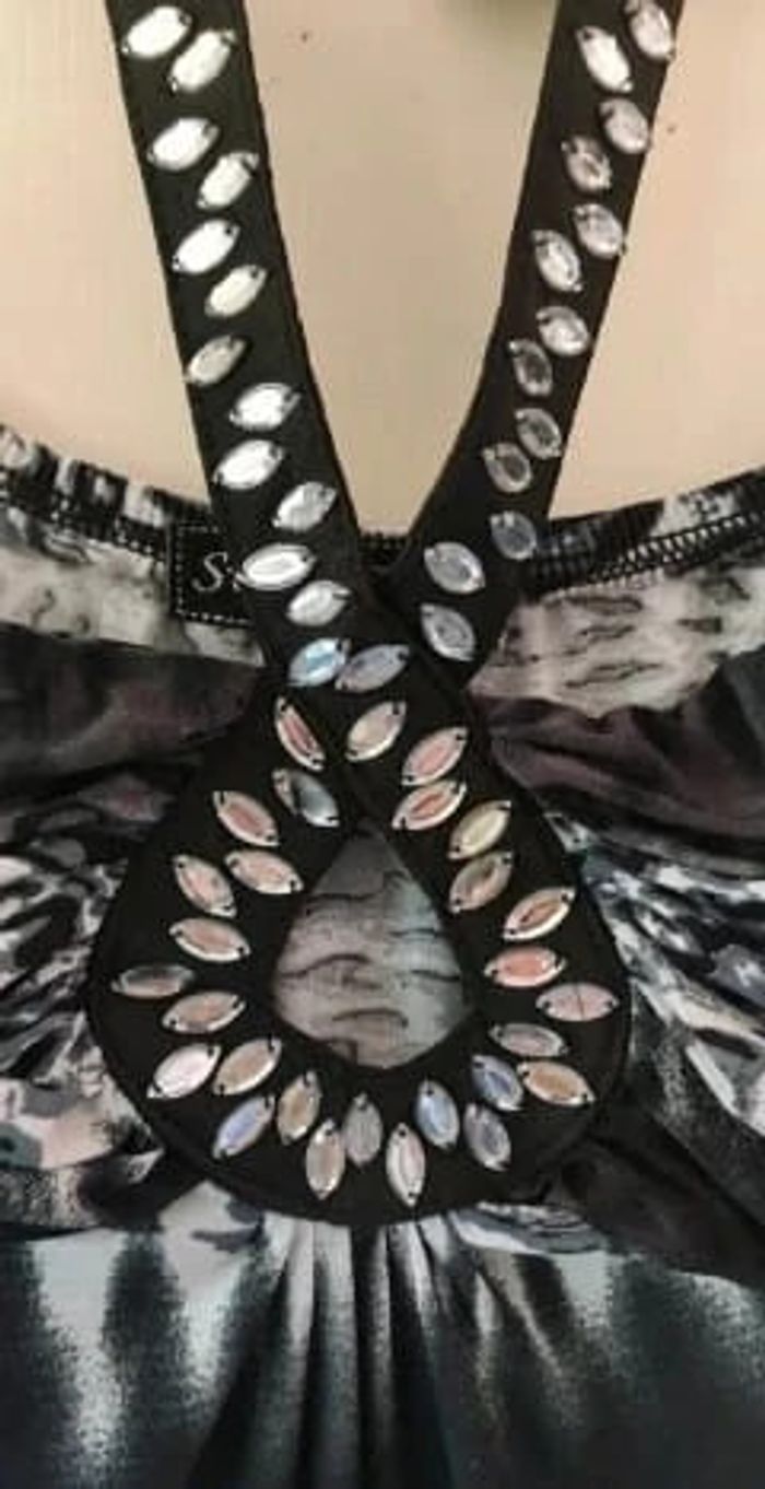 Robe longue avec pierres - photo numéro 3