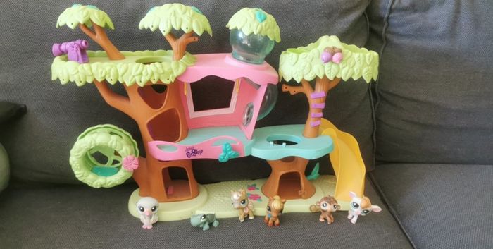 Arbre petshop avec figurines
