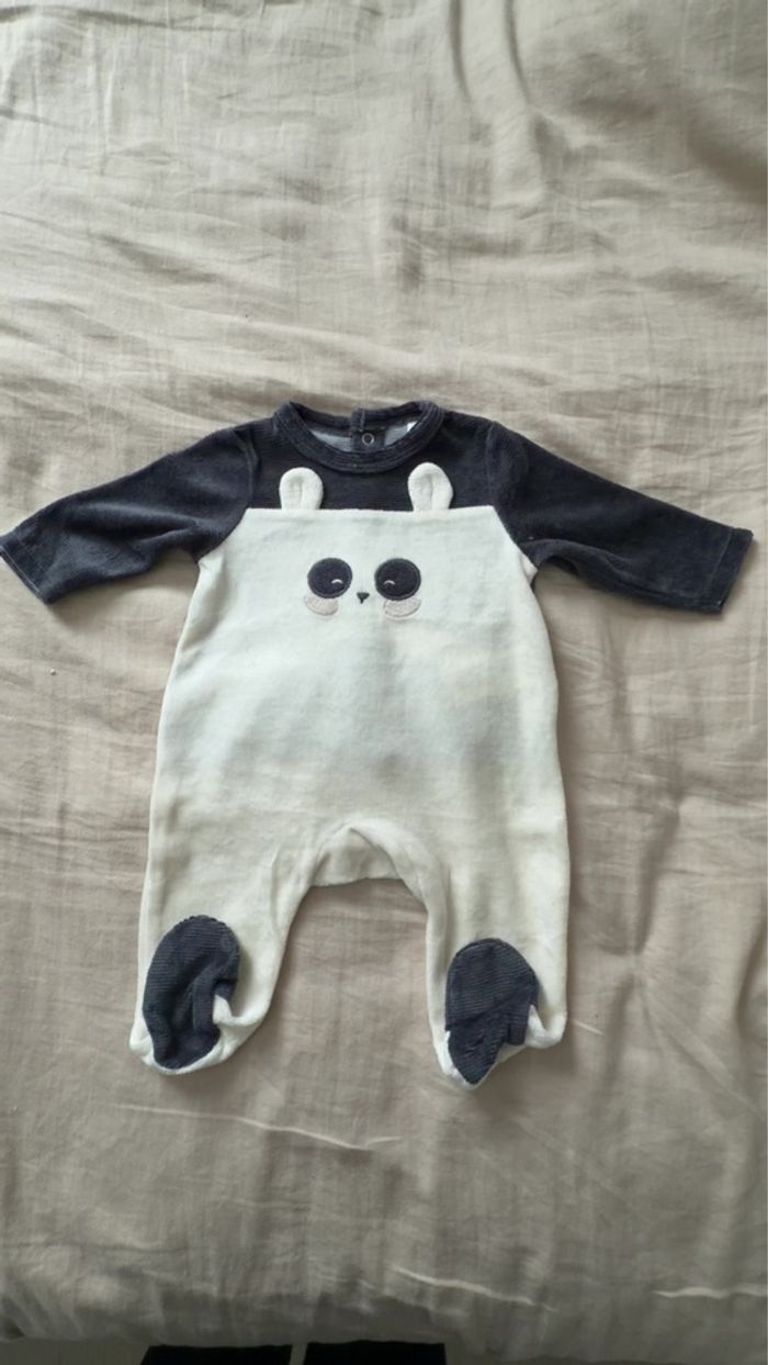 Pyjama 1 mois - photo numéro 1