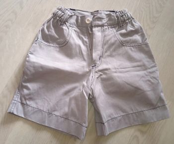 Short gris clair T. 6 ans