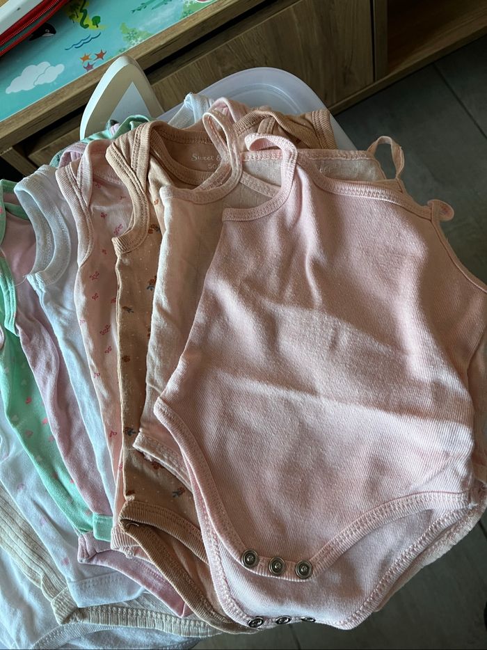 Lots bodies 0-1 mois - photo numéro 2