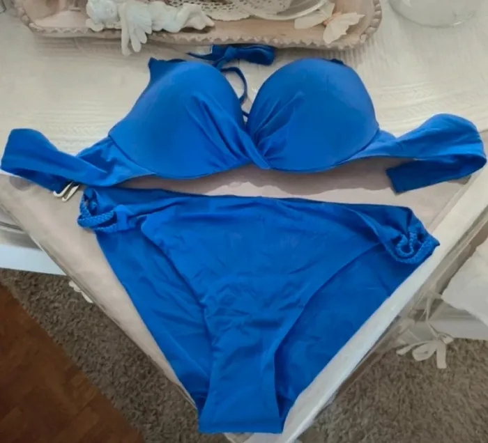 Maillot de bain bleu 2 pièces Taille 40/42 Neuf - photo numéro 2