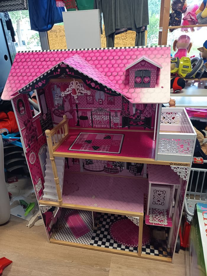 Maison barbie geante