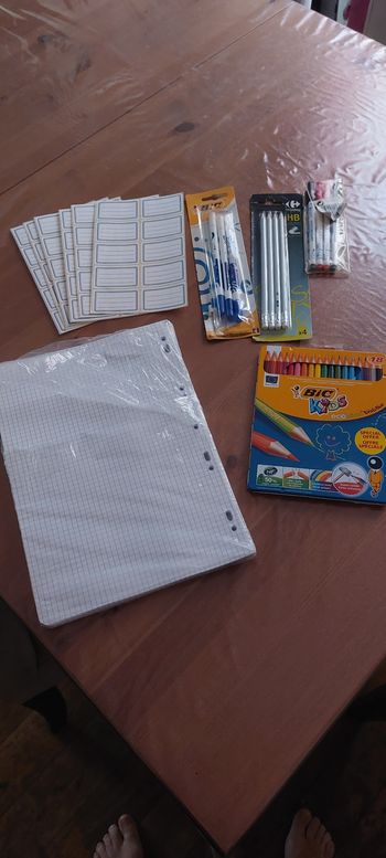 Lot de fournitures scolaires