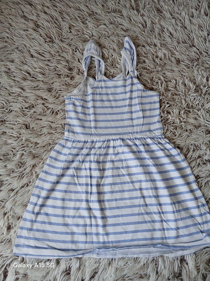 Robe kiabi 5 ans tres bon etat - photo numéro 3