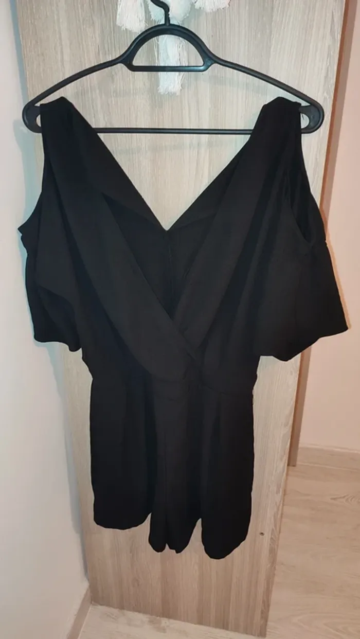 Robe short zara noir épaule dénudées