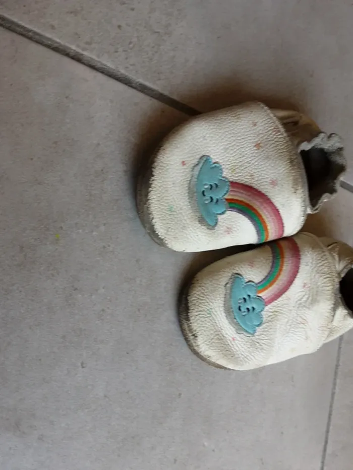 Chaussons cuir arc-en-ciel T. 18-24 mois (~P. 22-24) - photo numéro 2