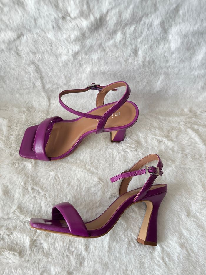 Sandales Minelli en cuir violette fuchsia pointure 37, talons 9 cm