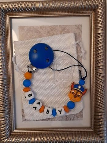 Attache tétine personnalisé avec adaptateur et pochette cadeau