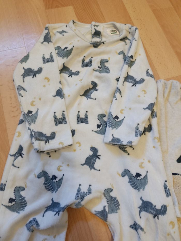 Lot 4 pyjamas dont 2 deux pièces et deux 1  pièces - photo numéro 3