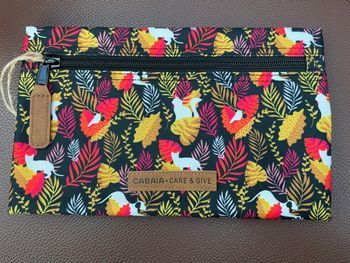Magnifique pochette cabaia spa care & give  Édition limitée numéro 176