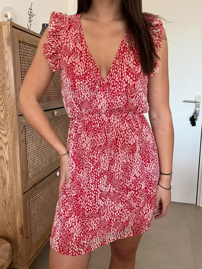 Robe rouge Rue des Abbesses - photo numéro 4