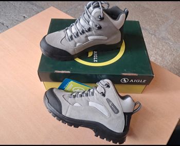 Aigle chaussures de marche randonnée P.38 neuves