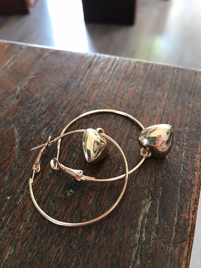 Boucles d’oreilles avec anneaux et cœurs - photo numéro 4