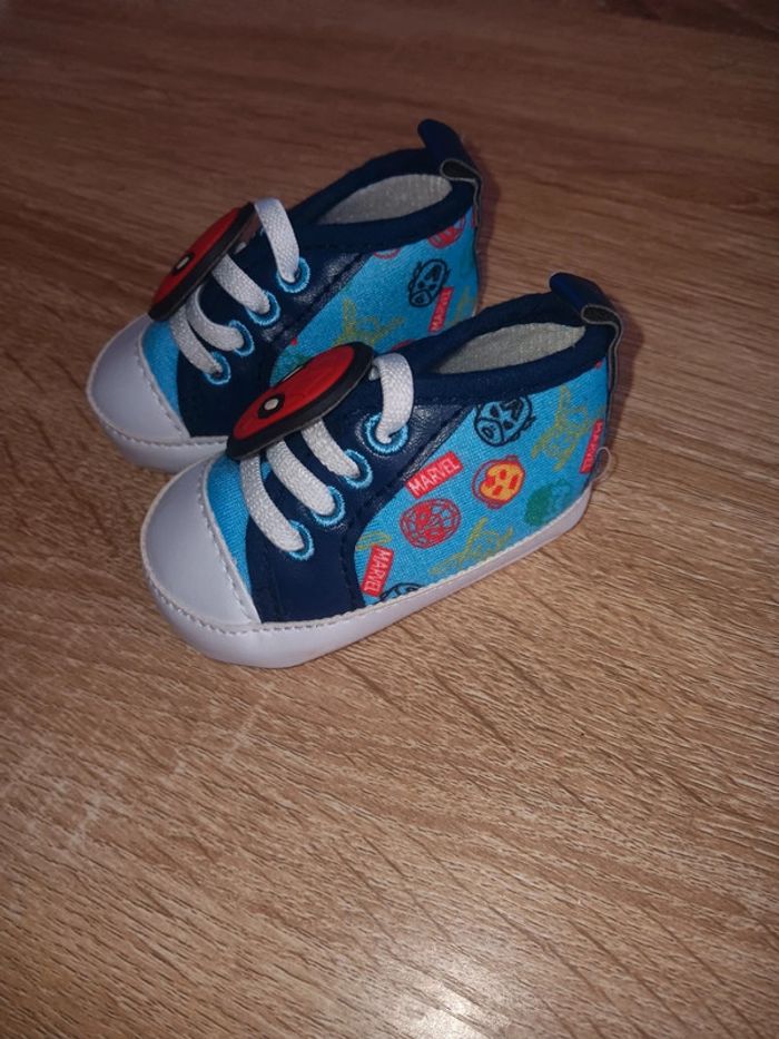 Chaussure spiderman 0/3 mois - photo numéro 2