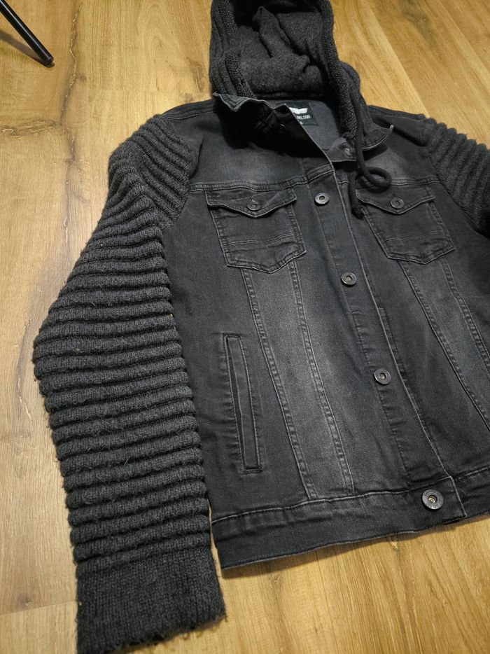 Veste jeans noir a capuche,mache petites mailles, taille L, très bon état - photo numéro 2