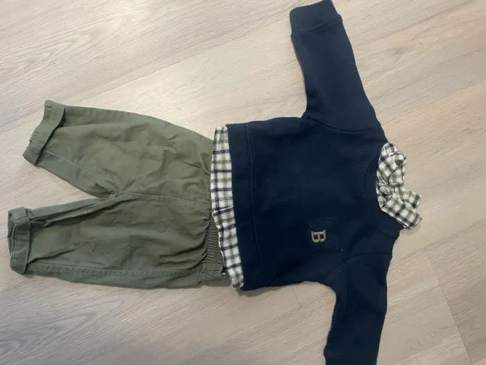 Ensemble bleu marine et kaki Super U