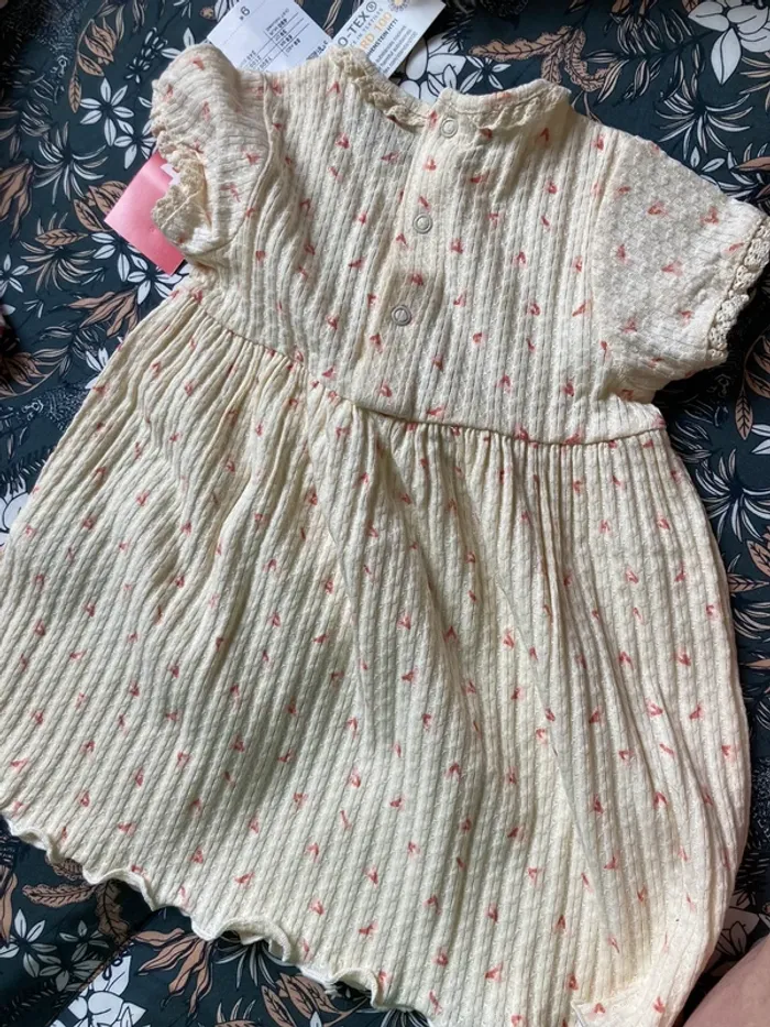 Robe Kiabi neuve 6 mois - photo numéro 2