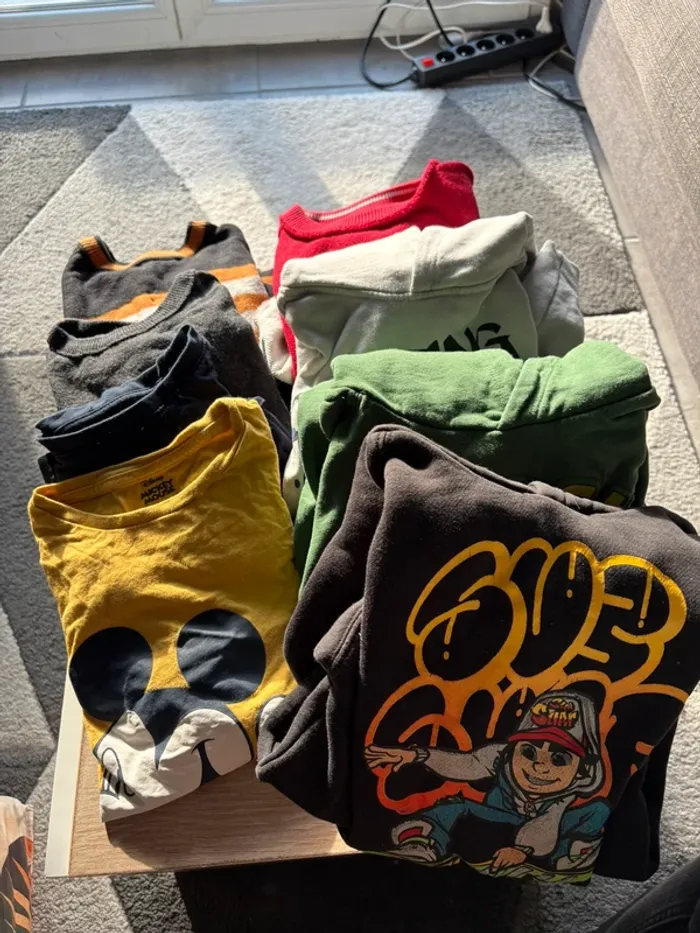 Lot de 36 vêtement en  5 ans