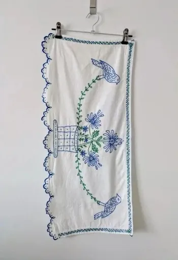 Rideau brodé vintage - Décoration murale ou fenêtre