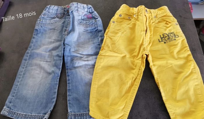2 pantalons taille 18 mois