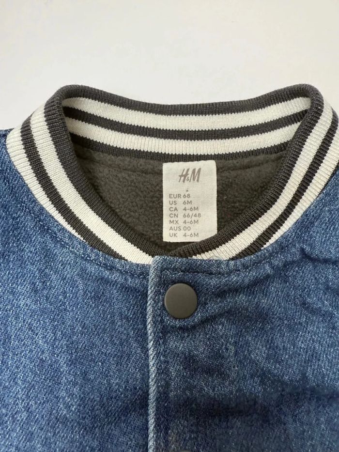 Blouson teddy en jeans bébé H&M collection 2025 comme neuf taille 6 mois, 68 cm - photo numéro 3