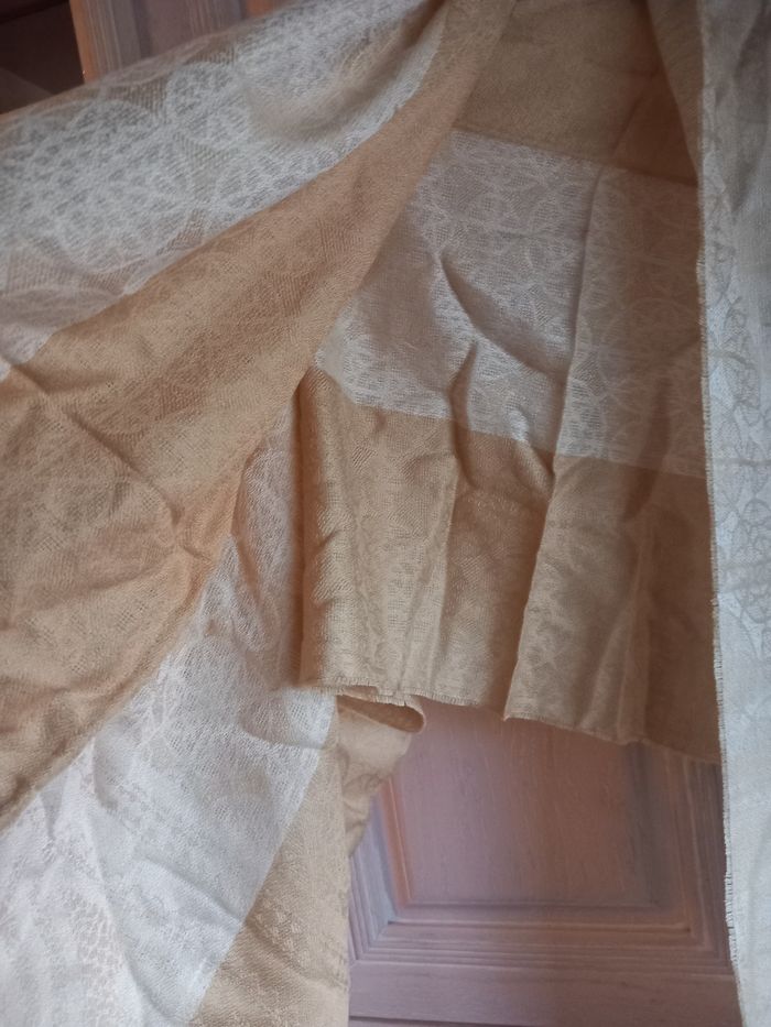 Châle doré et beige - photo numéro 3