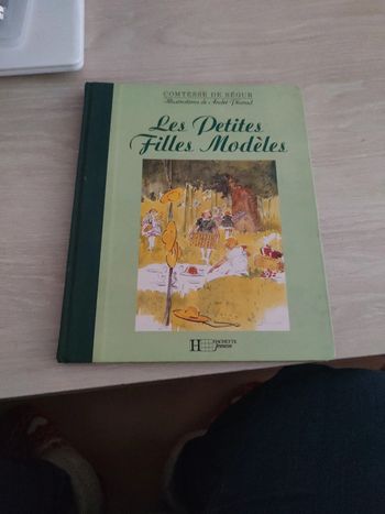 Les petites filles modèles