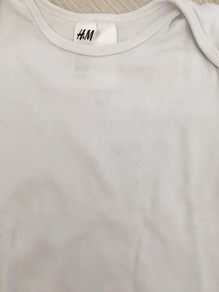 Lot bodys manches courtes 24 mois H&M - photo numéro 3