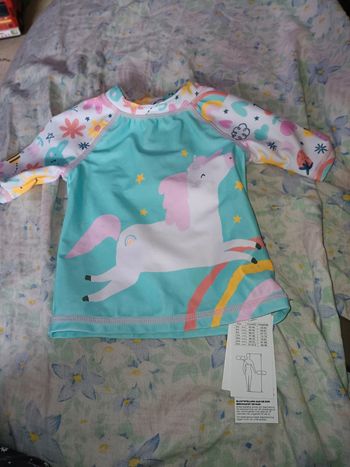 Tee-shirt  uv 6 mois tex avec étiquette