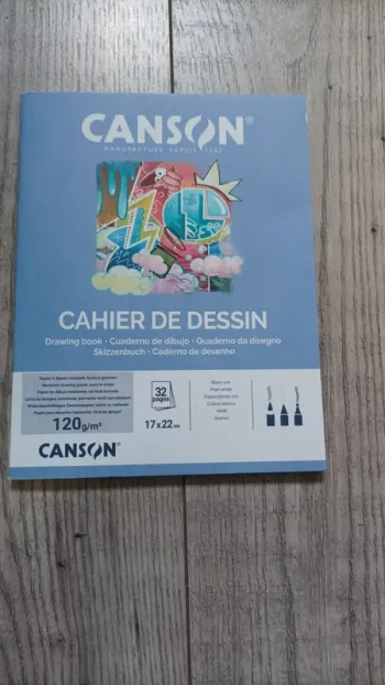 Joli cahier de dessin 32 pages neuf