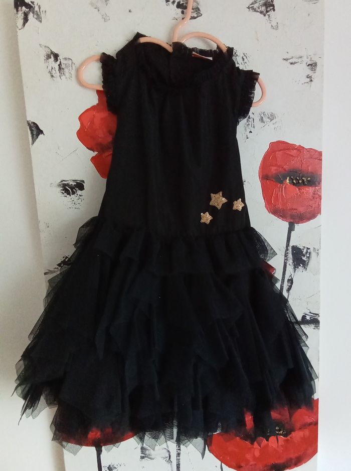 Jolie robe noire doublée avec tulle, volants, paillettes Tape à l'oeil taille 3 ans - photo numéro 3