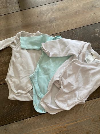 Lot de 3 bodys 1 mois