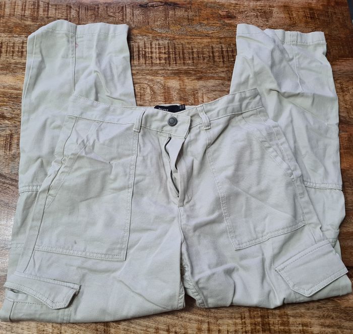 Pantalon baggy parachute creme Bershka taille 36