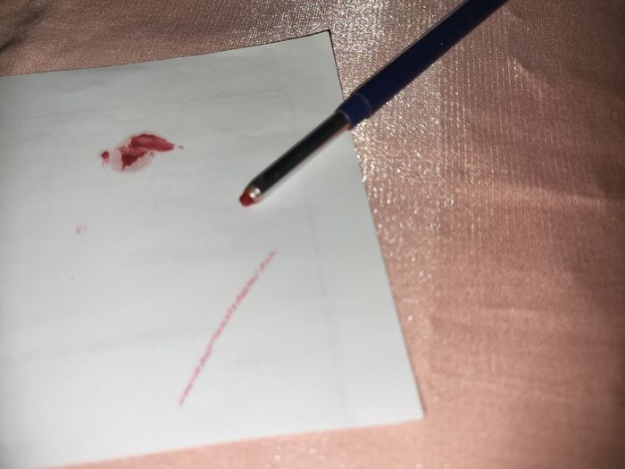 Stylo mine crayon a levres AVON FUTURA rouge