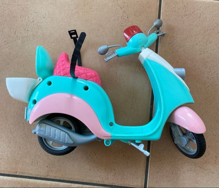 Scooter barbie