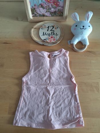 T-shirt manches courtes pour fille taille 12mois marque Kiabi en très bon état