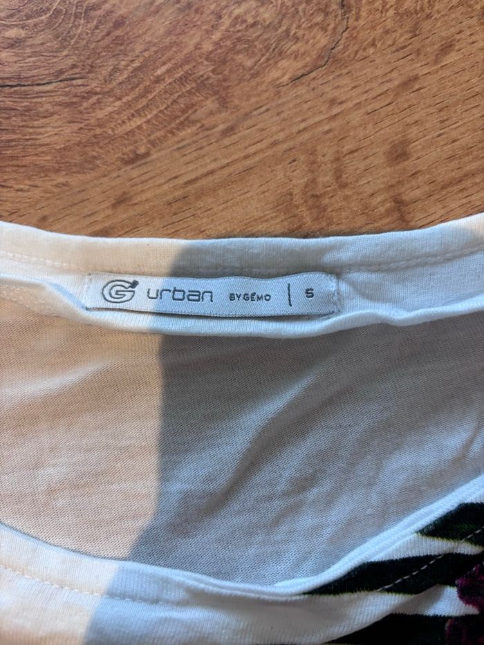 T-shirt blanc fleur tropicale rouge Gemo femme taille S - photo numéro 3