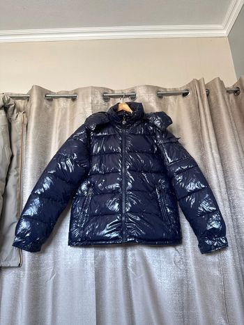 Doudoune brillante à capuche – Taille M – Neuve avec étiquette – Bleu marine