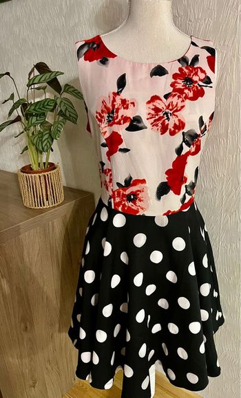 Belle robe hippocampe taille 40