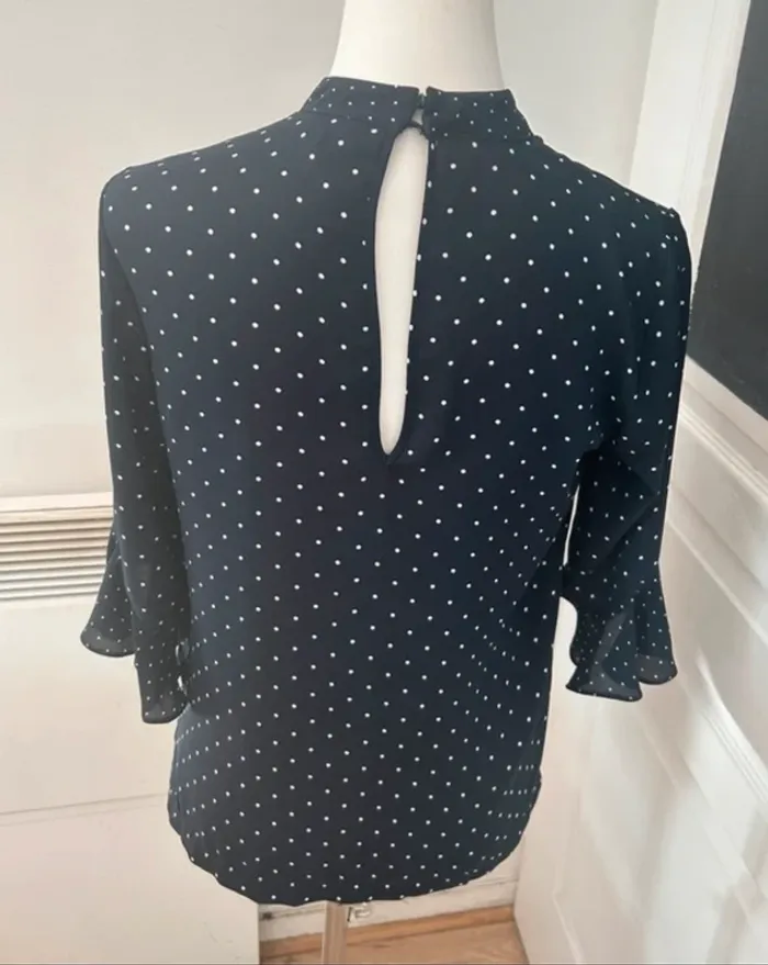 H&M blouses bleu marine à pois blancs. Femme, taille S/36. - photo numéro 4
